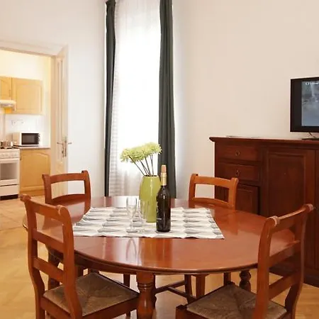 Two-bedroom St.giles Daire Prag